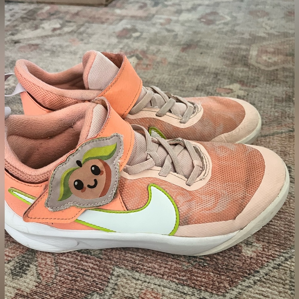Nike girls ‘lil fruits peach 🍑 size 3Y
